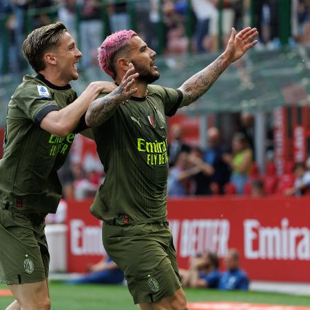 Theo Hernandez celebra segundo gol do Milan contra a Lazio - Emmanuele Ciancaglini/Ciancaphoto Studio/Getty Images
