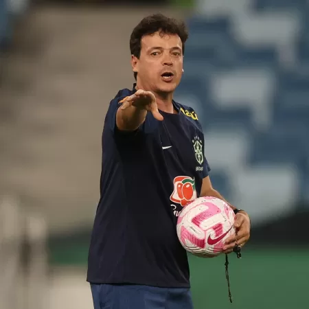 Devid Silva comenta adaptação em estilo de jogo para melhorar