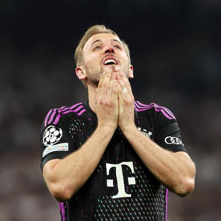 Harry Kane, do Bayern de Munique, lamentando durante o jogo contra o Real Madrid, pela semi da Liga dos Campeões