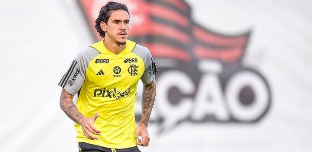 Flamengo enfrenta Grêmio desfalcado de seis jogadores na reapresentação da equipe.