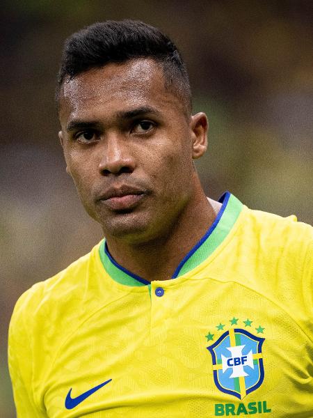 Alex Sandro negocia com o Flamengo