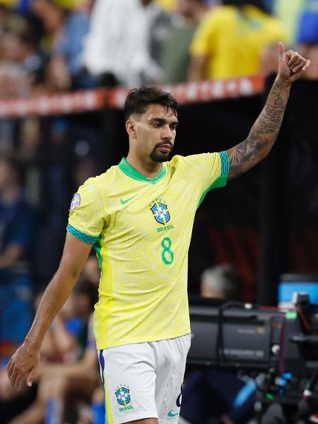 Lucas Paquetá, meia da seleção brasileira, ao ser substituído contra o Paraguai
