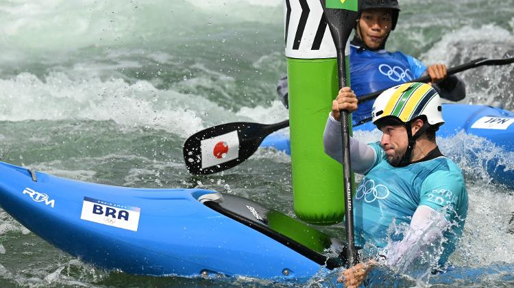 Pepê Gonçalves, do Brasil, em disputa do K1 Cross nas Olimpíadas de Paris