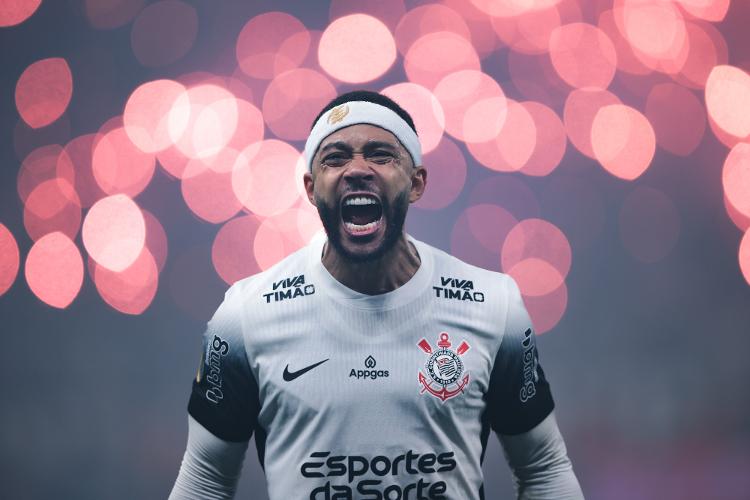 Jogador holandês Memphis Depay comemora durante jogo do Corinthians pelo Paulistão Jogador holandês Memphis Depay comemora durante jogo do Corinthians pelo Paulistão