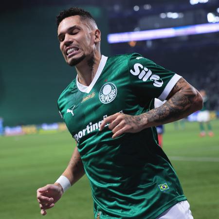 Paulinho atuou durante Palmeiras x Bahia, embate do Brasileirão Paulinho atuou durante Palmeiras x Bahia, embate do Brasileirão