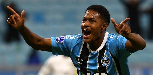 Grêmio vence e garante vaga nos playoffs da Sul-Americana