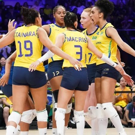 Brasil celebra ponto sobre o Estados Unidos em disputa na Liga das Nações, no Maracanãzinho Brasil celebra ponto sobre o Estados Unidos em disputa na Liga das Nações, no Maracanãzinho