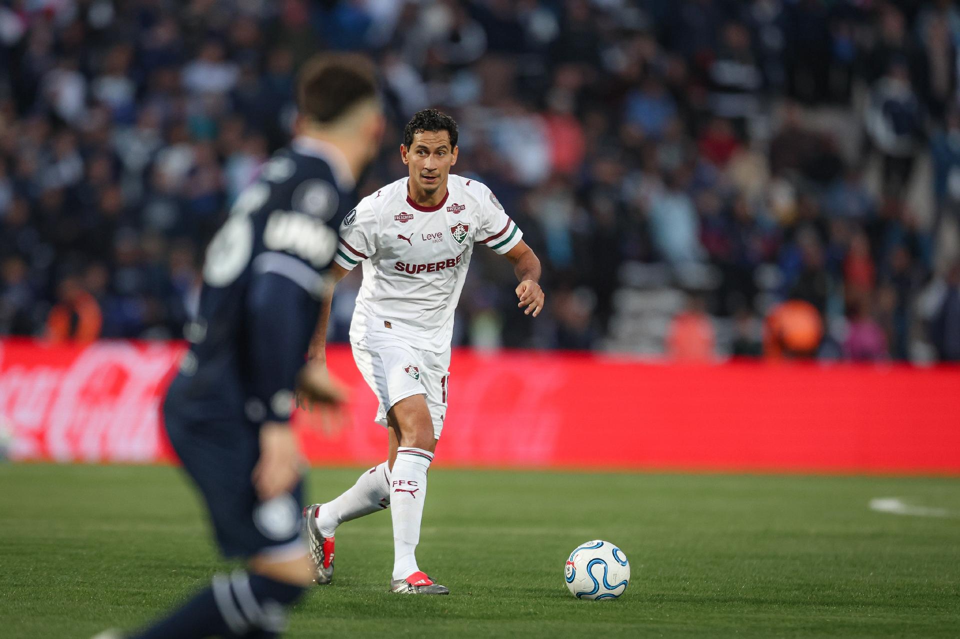 Ganso conduz a bola pelo Fluminense em jogo pela Libertadores contra o Independiente Rivadavia - undefined