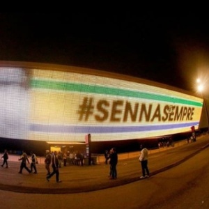 Telão da Arena continua danificado 4 anos após queda de guindaste