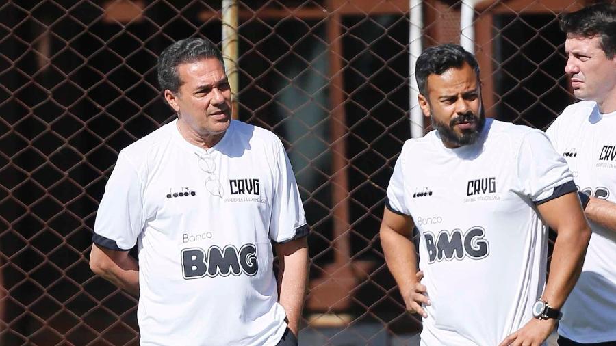 Vanderlei Luxemburgo e Daniel Gonçalves (dir.) em treino do Vasco no ano passado - Rafael Ribeiro / Vasco