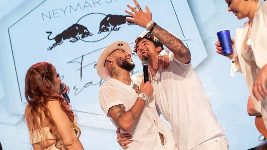 Neymar canta com Medina durante festa de aniversário em Paris, em 2020 - Reprodução