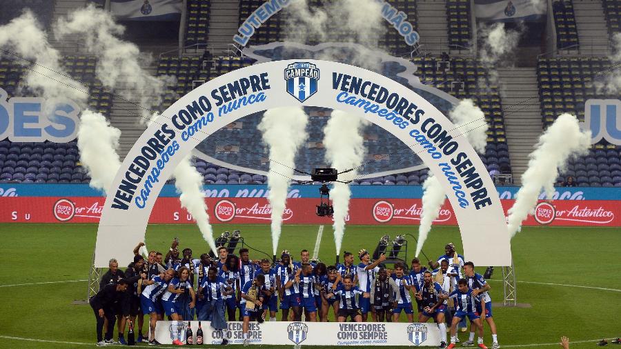 Jogadores do Porto comemoram título português após vitória diante do Sporting - Miguel Riopa/AFP