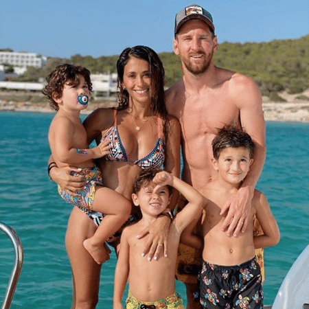 Messi, Antonela Roccuzzo e os filhos Thiago, Mateo e Ciro em ibiza - Reprodução / Instagram