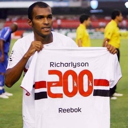 Richarlyson com camisa comemorativa em alusão aos 200 jogos de São Paulo - Reprodução/Instagram