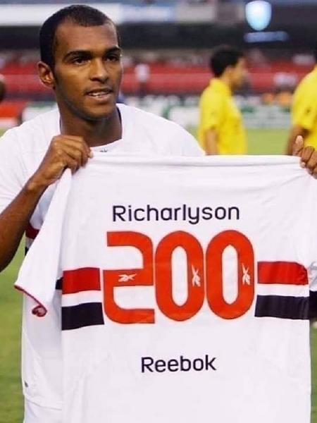 Richarlyson com camisa comemorativa em alusão aos 200 jogos de São Paulo - Reprodução/Instagram