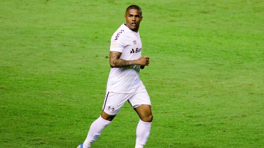 Douglas Costa pode ser titular no próximo jogo do Grêmio - Rafael Vieira/AGIF