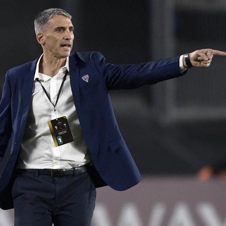 O técnico Juan Pablo Vojvoda comanda o Fortaleza no confronto contra o River Plate, no Monumental, pela Libertadores 2022. 13/04/2022 - JUAN MABROMATA/AFP