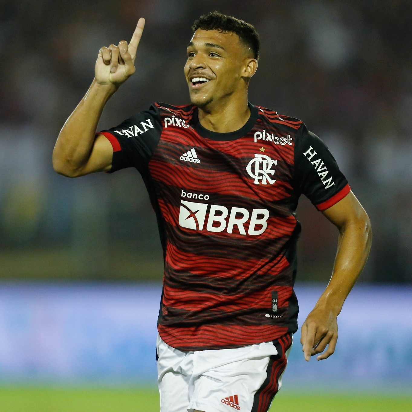 Ex-jogador do Flamengo vibra após filho ser relacionado para jogo