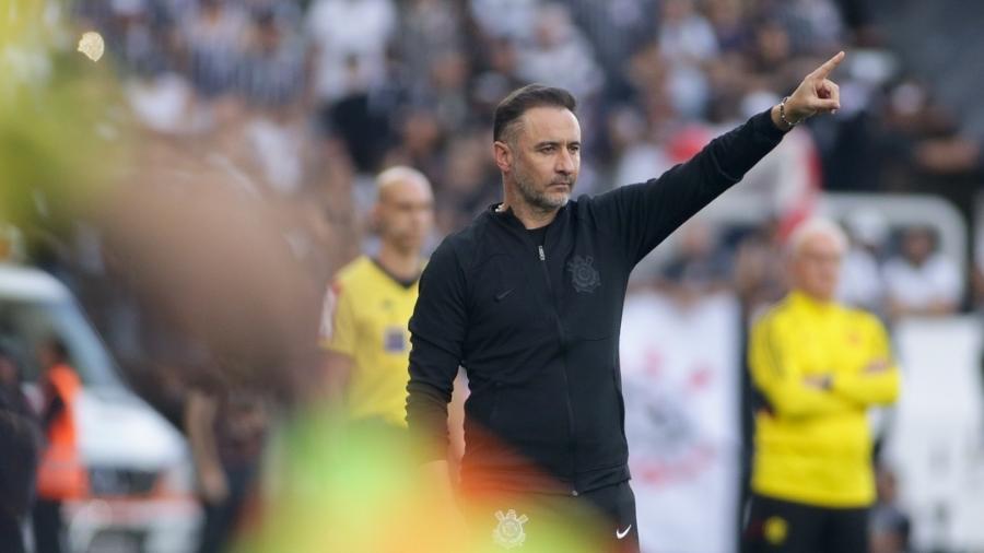 Vítor Pereira mudou planos e reviveu Corinthians defensivo na sequência mais dura da temporada - Rodrigo Coca/Agência Corinthians