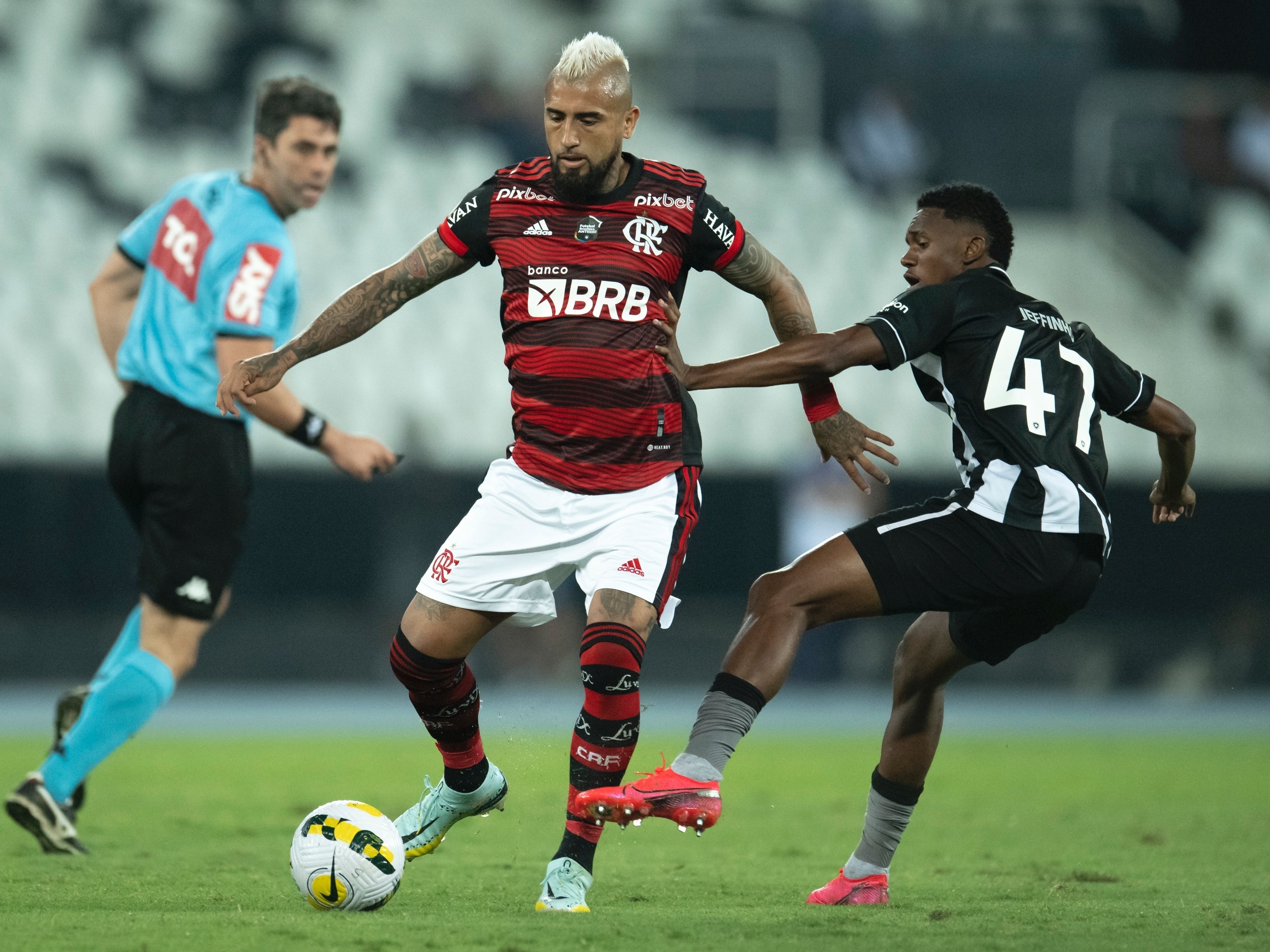 Clube de Regatas do Flamengo - Flamengo x Botafogo? Jogo ao vivo e  EXCLUSIVO no Premiere