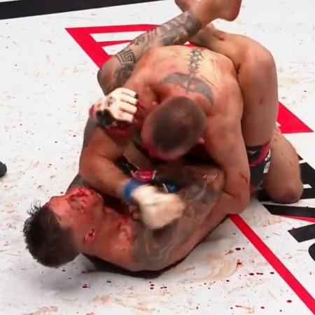 Mateusz Makarowski e Krystian Blezien durante luta no MMA Attack 4 - Reprodução/Twitter/@Grabaka_Hitman