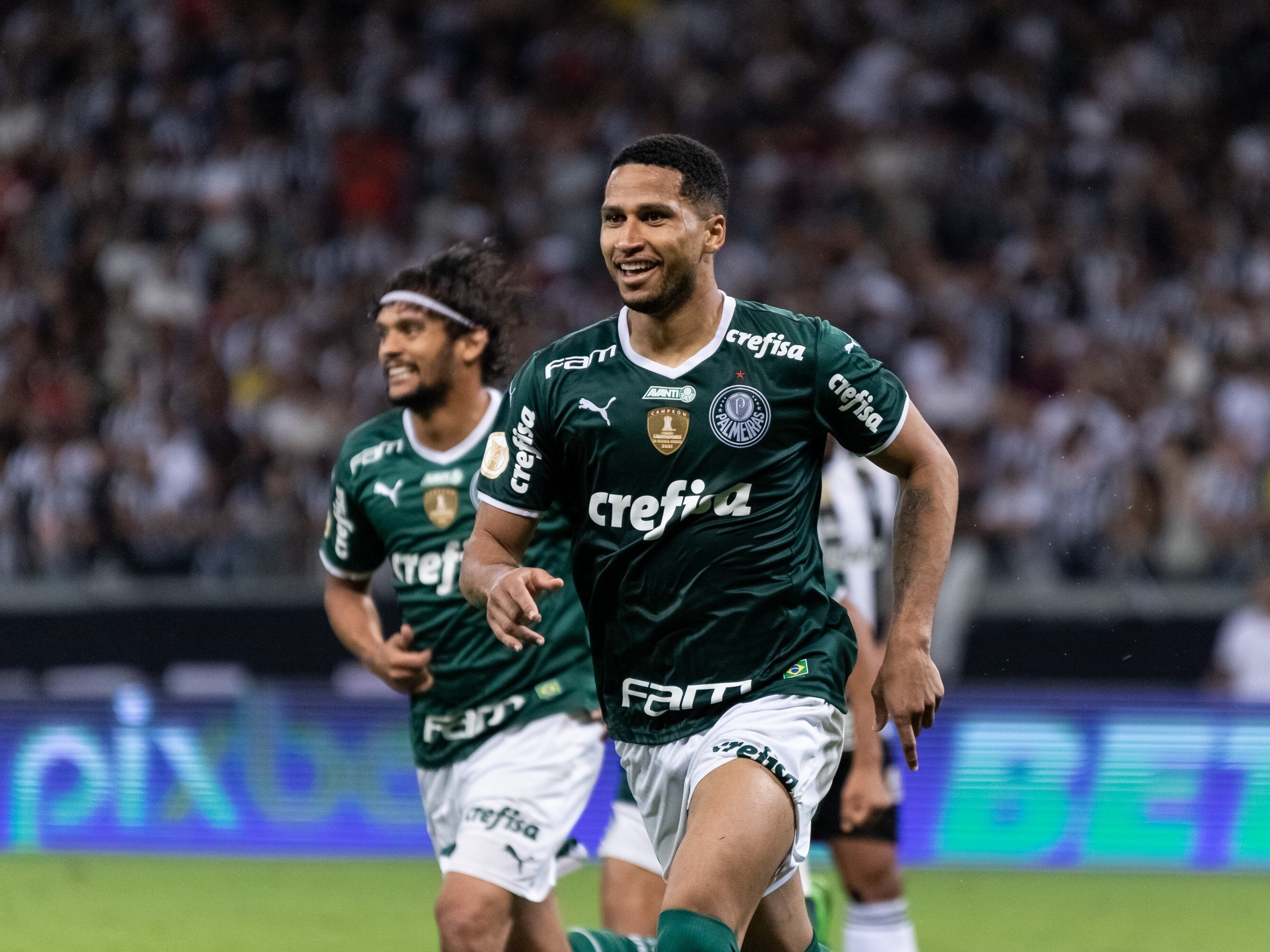 Atento às eleições e de olho no futebol, vejo o Palmeiras bem perto da taça