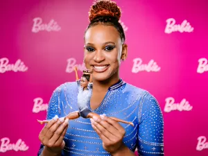 Rebeca Andrade ganha versão personalizada da Barbie: 'Representa um sonho'