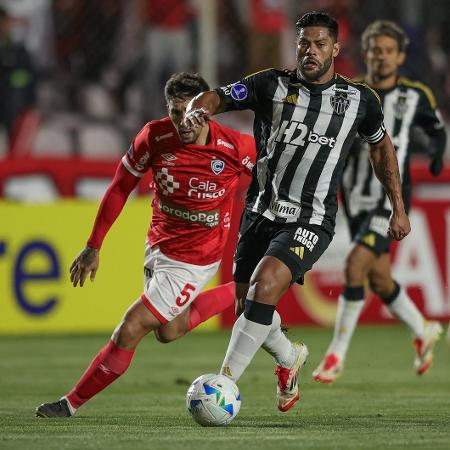 Hulk em ação durante jogo entre Cienciano e Atlético-MG na Sul-Americana Hulk em ação durante jogo entre Cienciano e Atlético-MG na Sul-Americana