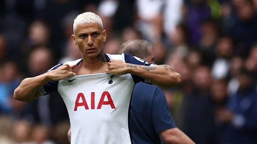 Richarlison é o brasileiro do Tottenham, que pode voltar a ser campeão após 17 anos Richarlison é o brasileiro do Tottenham, que pode voltar a ser campeão após 17 anos