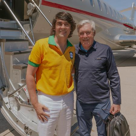 Carlo Ancelotti embarca ao Brasil acompanhado do empresário Diego Fernandes, que veste a camisa da seleção Carlo Ancelotti embarca ao Brasil acompanhado do empresário Diego Fernandes, que veste a camisa da seleção