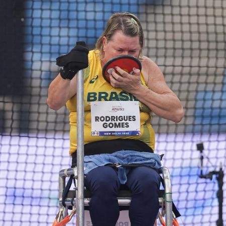 Beth Gomes foi tetra mundial no lançamento de disco F53 Beth Gomes foi tetra mundial no lançamento de disco F53