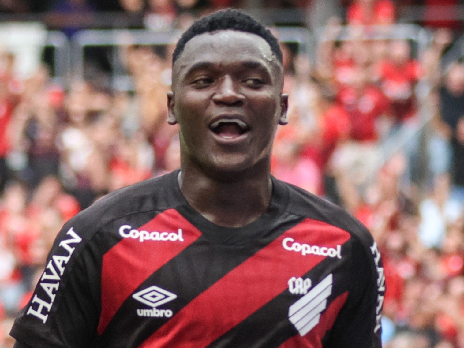 Athletico-PR x Vitória: horário e onde assistir ao jogo do Brasileirão