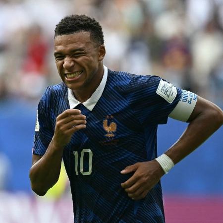 Mbappé marca no duelo entre França e Inglaterra pelo terceiro lugar da Copa Mbappé marca no duelo entre França e Inglaterra pelo terceiro lugar da Copa