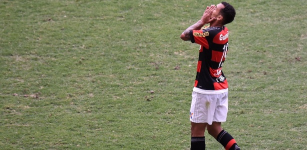 Alan Patrick quase foi agredido por um torcedor do Flamengo na saída para o Maracanã - Buda Mendes/Getty Images