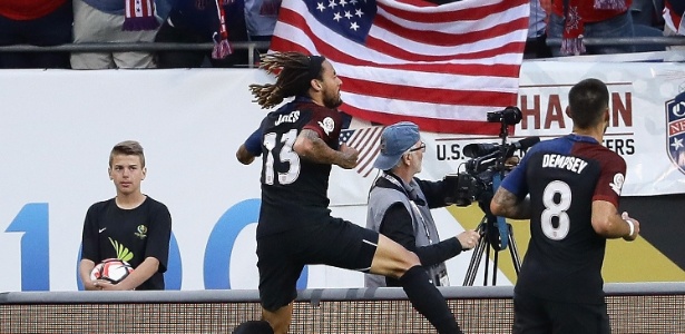 Dempsey, Jones (foto), Wood e Zusi marcaram para os EUA - Jonathan Daniel/Getty Images/AFP