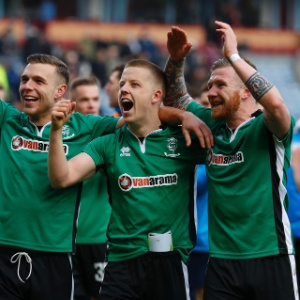 Jogadores do Lincoln City comemoram classificação histórica - Reuters / Phil Noble - Reuters / Phil Noble