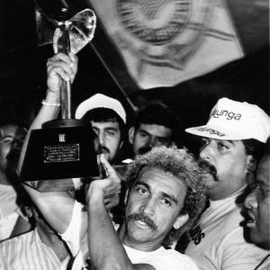 Biro-Biro levanta taça do Campeonato Paulista de 1988 - Sérgio Tomisaki/Folhapress - Sérgio Tomisaki/Folhapress