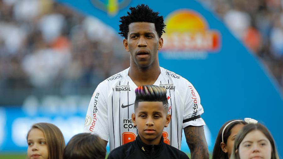 Gil e o filho Carlos Gilberto, durante a partida entre Corinthians e CSA - Daniel Vorley/AGIF