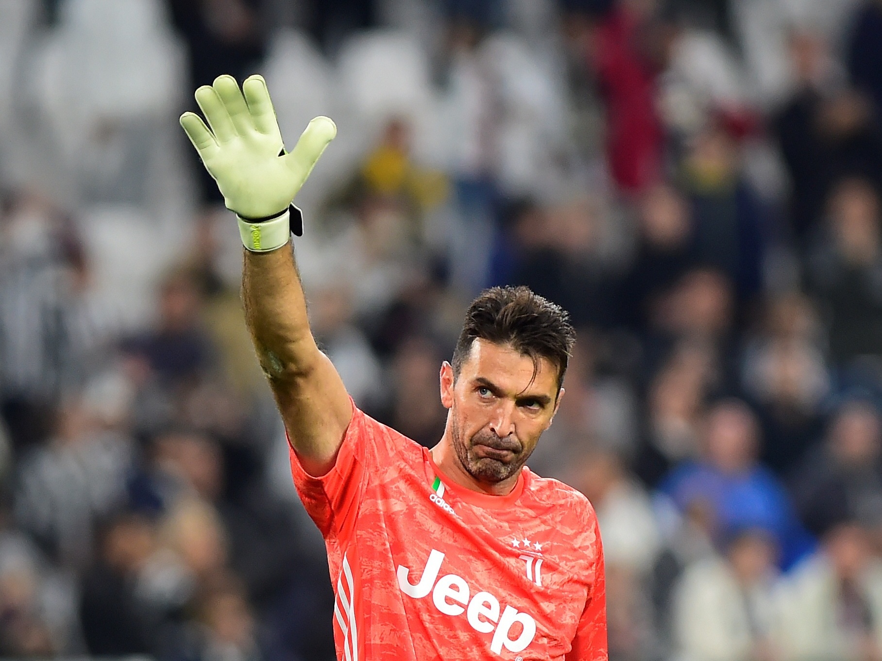 Gianluigi Buffon prestes a jogar na segunda divisão italiana