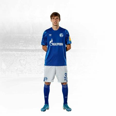 Juan Miranda atuou emprestado ao Schalke 04 na última temporada e agora vai para o Betis - Divulgação/Site oficial do Schalke 04