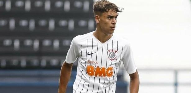 Zagueiro da base renova com o Corinthians e busca ir para o profissional