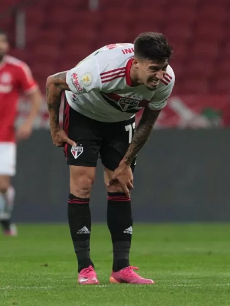 Rigoni sente dores na coxa, durante a partida entre São Paulo e Internacional - Miguel Schincariol/São Paulo FC - Miguel Schincariol/São Paulo FC