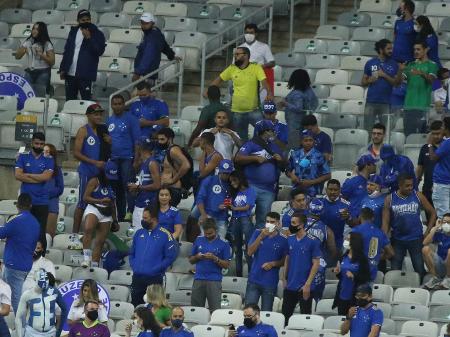 Cruzeiro divulga que poderá ter torcida em jogo com Athletico-PR no  Mineirão - Rádio Itatiaia