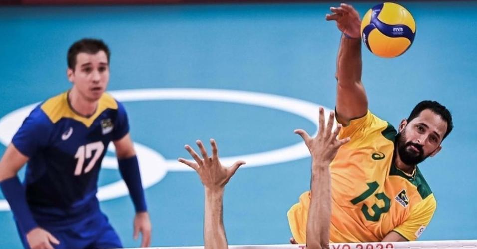 Maurício Souza em ação pela seleção brasileira de vôlei