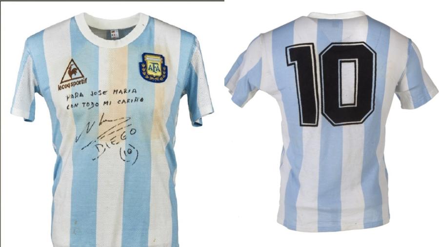Camisa de Maradona é leiloada por US$ 50 mil - Reprodução/Julien"s