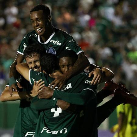 Jogadores do Palmeiras comemoram gol contra o Mirassol pela Copinha - Fabio Menotti/Palmeiras/by Canon