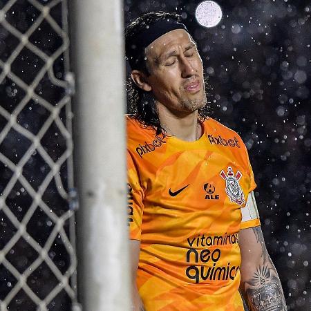 Goleiro do Corinthians não conseguiu fazer boas defesas e acabou vazado por Silvinho