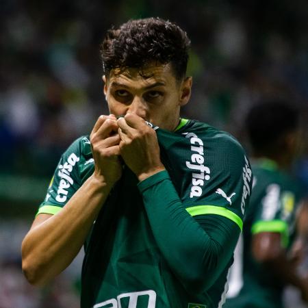 Veiga, do Palmeiras, comemora após marcar contra a Inter de Limeira, pelo Paulistão - Vinicius Nunes/Agência Estado