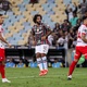 Flu aproveita expulsão, vence Cerro e avança como líder na Libertadores