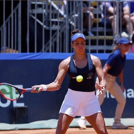 Ingrid Martins durante partida no WTA 125